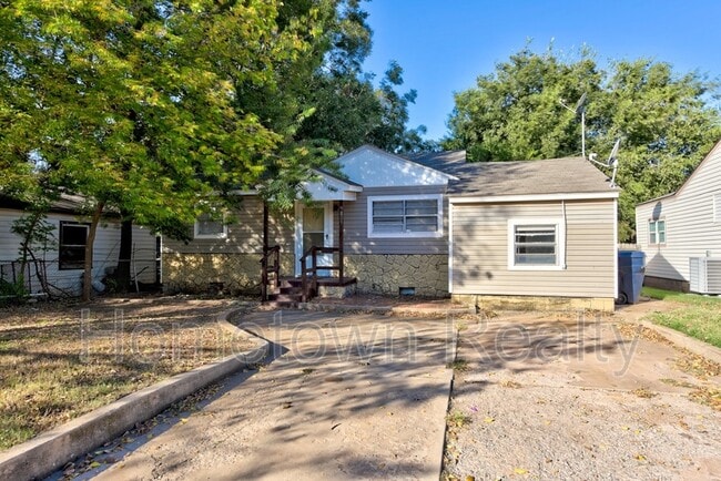 Photo - 9809 N McKinley Ave