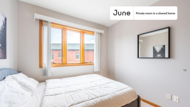 Room in Shared 4 bed/2.5 bath home in Chinatown