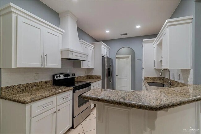 504 E Biyaneta Ave