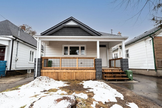 Building Photo - Main Floor * 2 Bedroom DUPLEX for rent* newly renovated*AUG 1