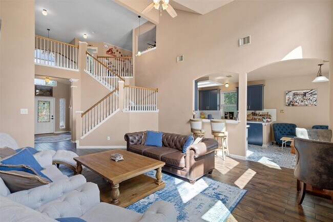 Photo - 1900 Overland Dr