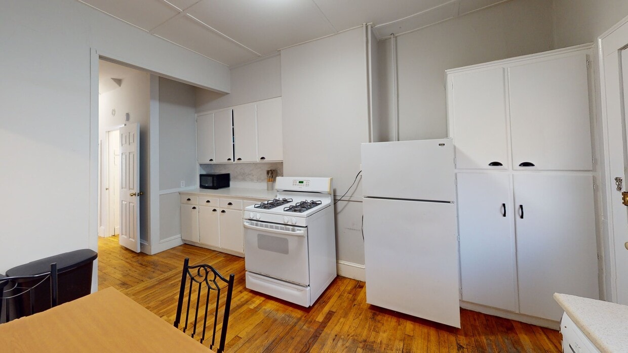 Photo - Private bedroom in 3 bed/1 bath Home