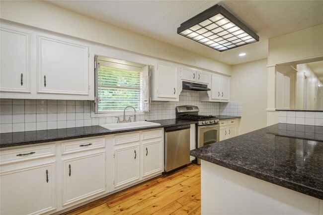 Photo - 804 Chickasaw Dr