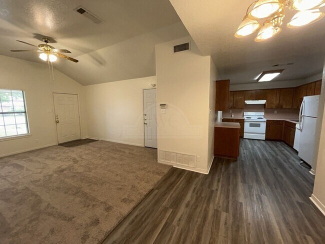 Photo - 2204 Wright Way