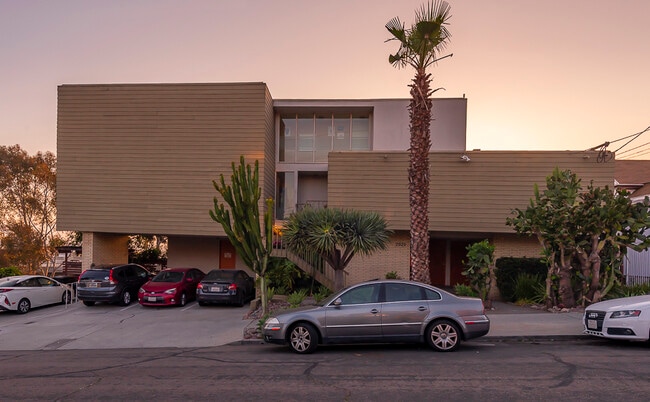 Building Photo - 2020 Albatross St