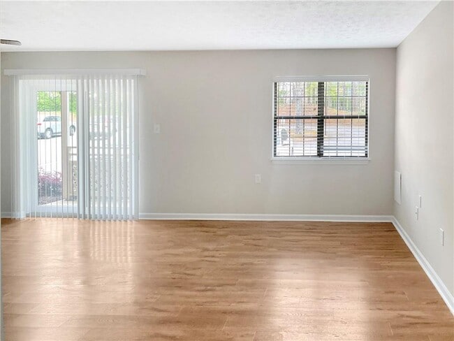Building Photo - 475 Mount Vernon Hwy NE Unit C121