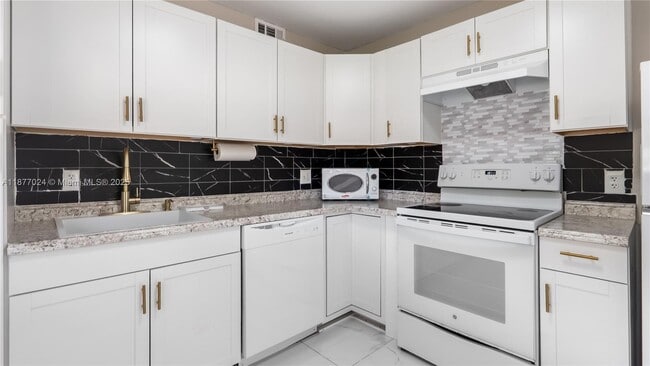 Photo - 251 SW 132nd Way Unidad 201H