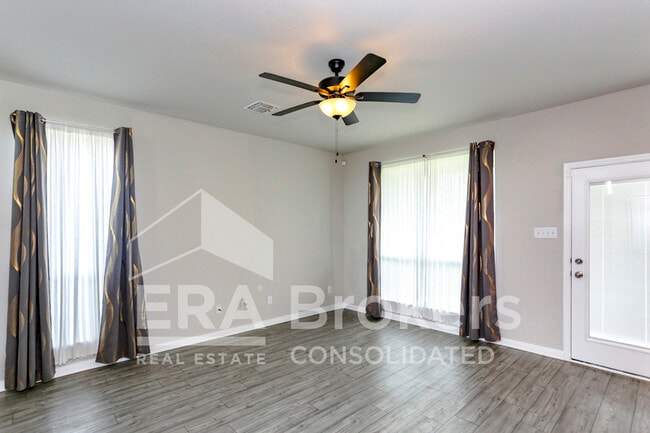 Photo - 909 Clanton Cove