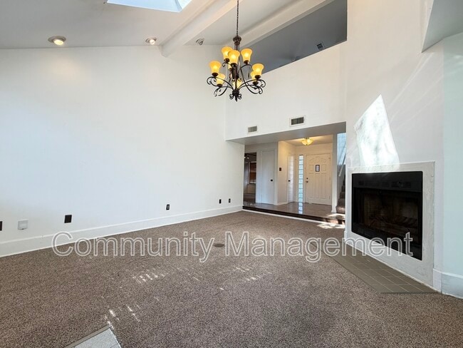 Photo - 533 Hadley Dr