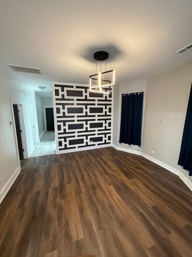 Photo - 6833 S Calumet Ave