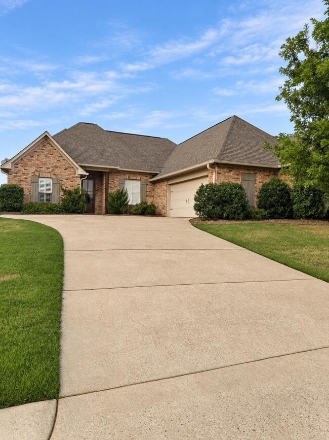 128 Essen Ln