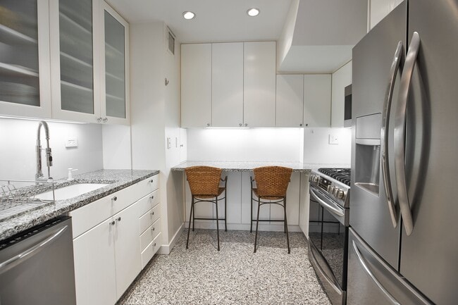 Photo - 415 E 54th St