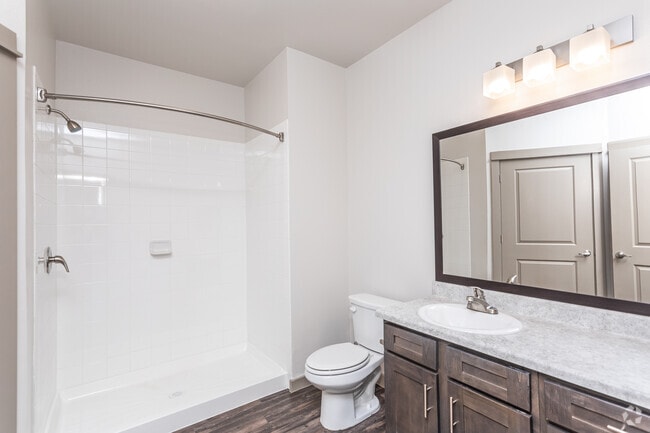 2BR, 2BA - 1041SF Bathroom