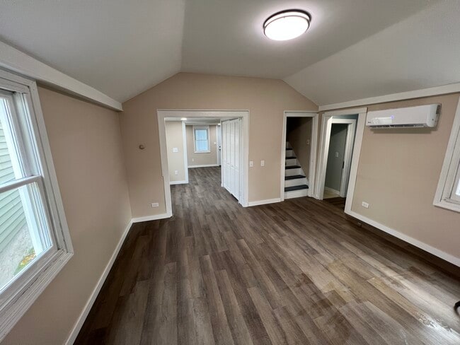 Photo - 292 W 5th St