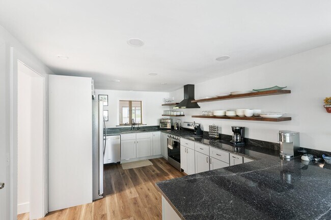 Photo - 6 Paquette Ln