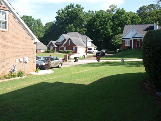 Photo - 2017 Evergreen Dr SE