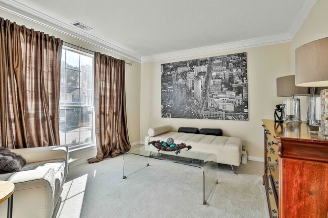 Photo - Fully Furnished 4 Bedroom with Internet Included!