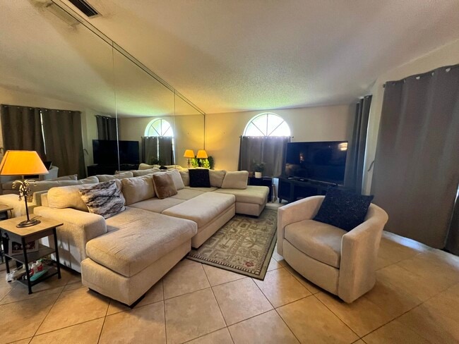Building Photo - 5258 Europa Dr Unit F Rental