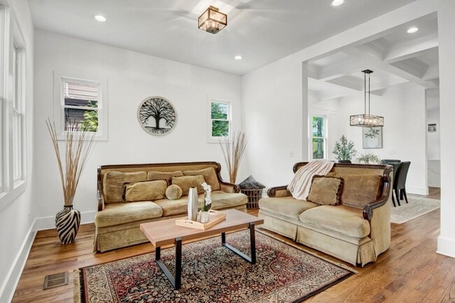 Photo - 1442 Mercer Ave