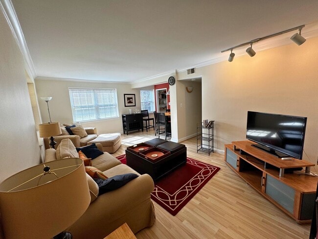 Photo - 2107 N Scott St