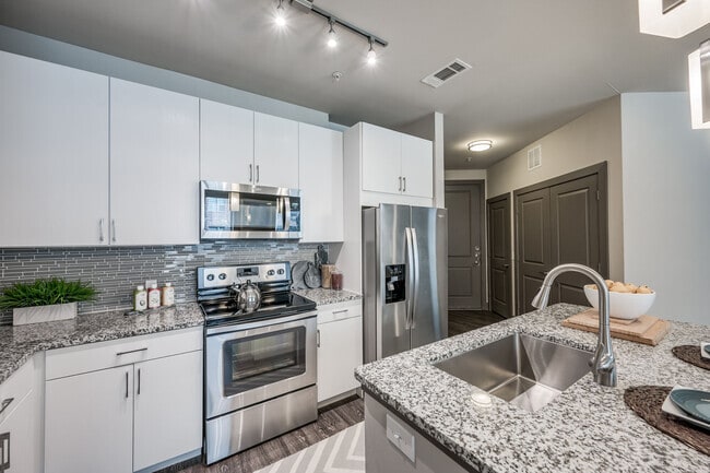 Your Perfect 2/2—Now 1 Month Free! - Your Perfect 2/2—Now 1 Month Free! Condo Unit MHW1
