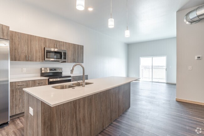 2BR, 2BA - 1,071SF