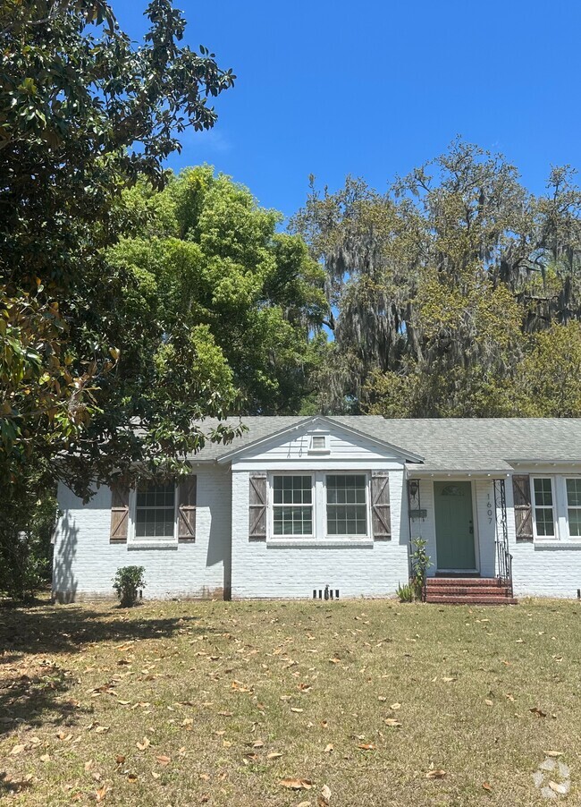 Building Photo - 1607 Peachtree Cir N Rental