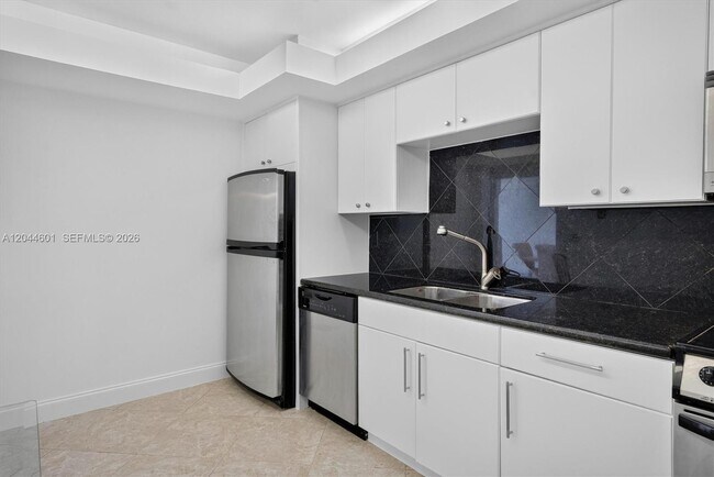 Photo - 5001 Collins Ave Unit 9H
