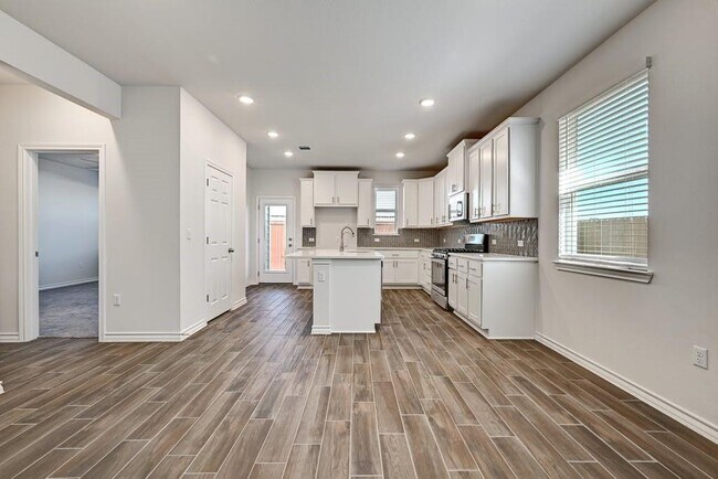 Photo - 3000 Sudha Dr