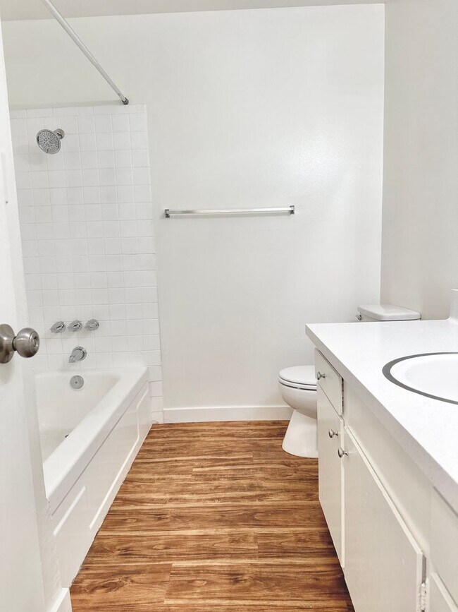 Townhome 2 bed 1.5 Bath in Anaheim