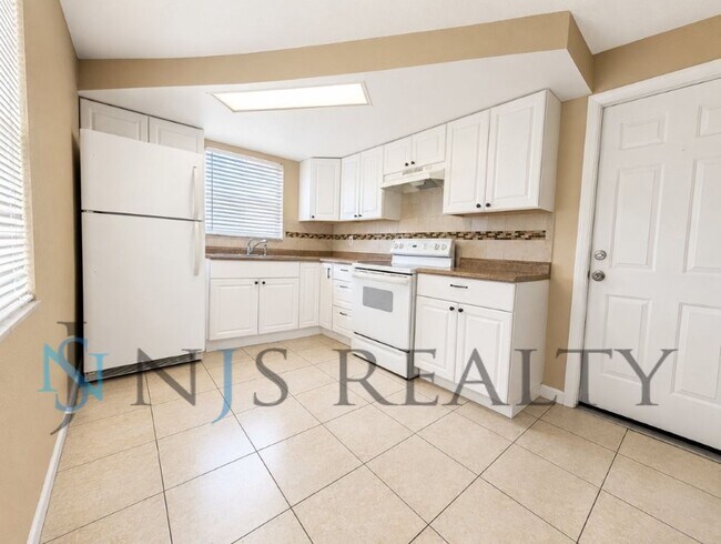 Photo - Gorgeous 3/2/1 1200 Sq. Ft. with fenced yard, all tile floors, custom baths and remodeled kitchen!!