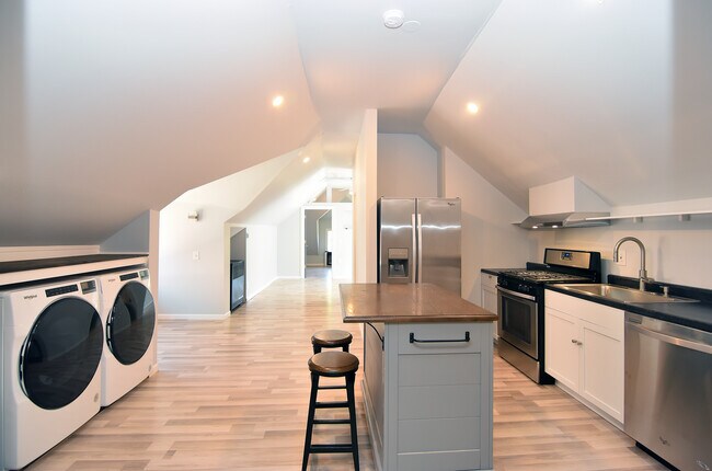 Photo - 220 N Austin Blvd Unit 3