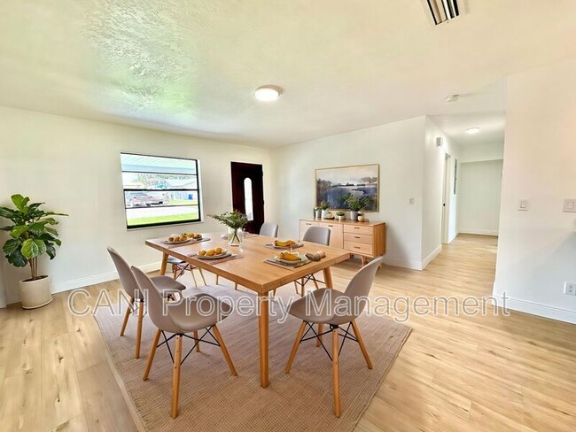 Photo - 2517 Royal Palm Dr