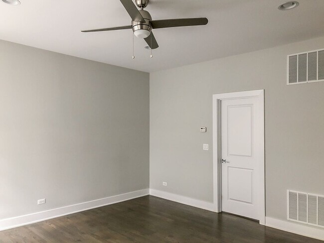 Photo - 2620 N Rockwell St Unit 3