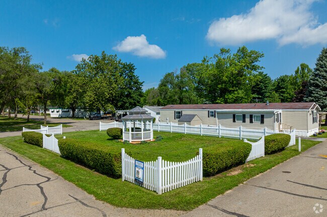 Gazebo - Freedom Acres MHC Apartments