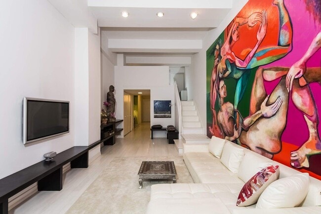 Photo - 310 E 46th St