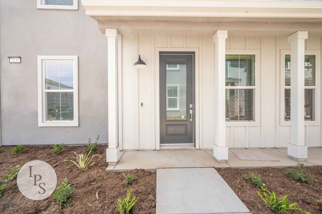 Photo - ‘Brambles’ Copper & Willow Home, 3BR/2.5BA, Built 2022 - With Solar!