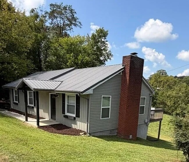 Building Photo - 217 Bland Rd