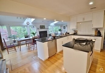 Building Photo - 45 Wellesley Rd Rental