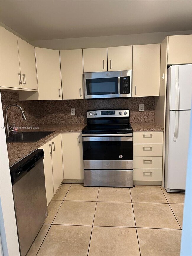 Photo - 1830 Dixieana St Unit 606