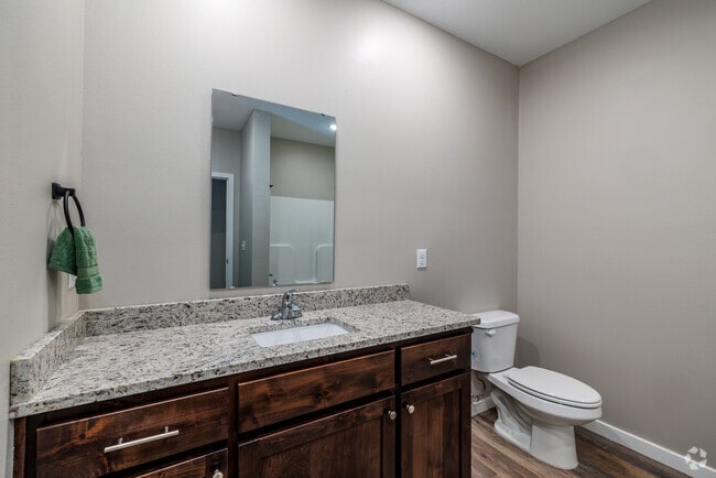 2 habitaciones, 2 baños, 950 pies cuadrados - Baño 2