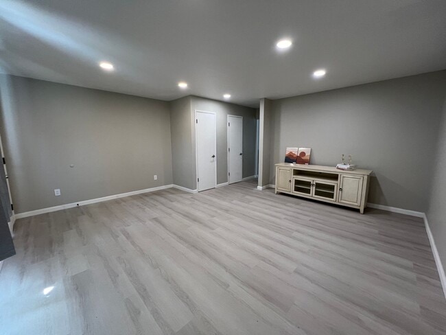 Photo - 3 bedroom 1.5 bath - for rent $3300
