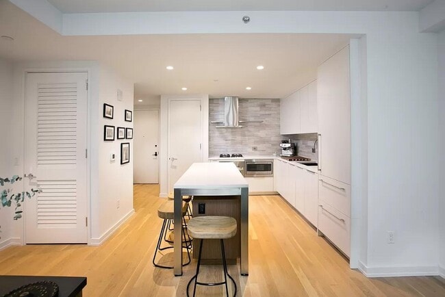 7 Lexington Ave Unit 08-b