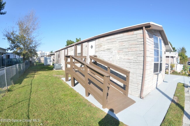 Photo - 2535 Haverhill Rd NE