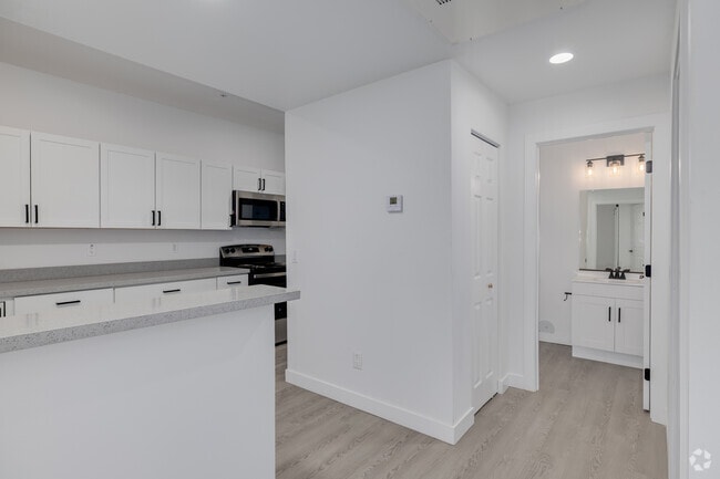 2BR, 1BA - 740SF - Kitchen/Bathroom