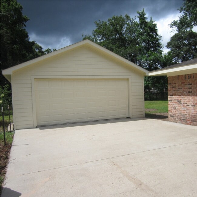 Photo - 18675 Ferne Dr