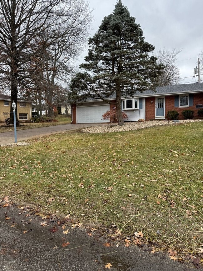 Photo - Great 2 Bedroom/2 Bath Duplex Unit For Lease