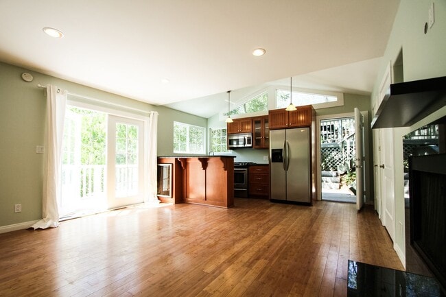 Building Photo - 2132 N Beverly Glen Blvd Rental