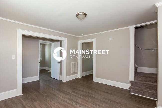 Photo - 4 Bedroom Pet-Friendly Home in Charlotte, NC with Main Street Renewal