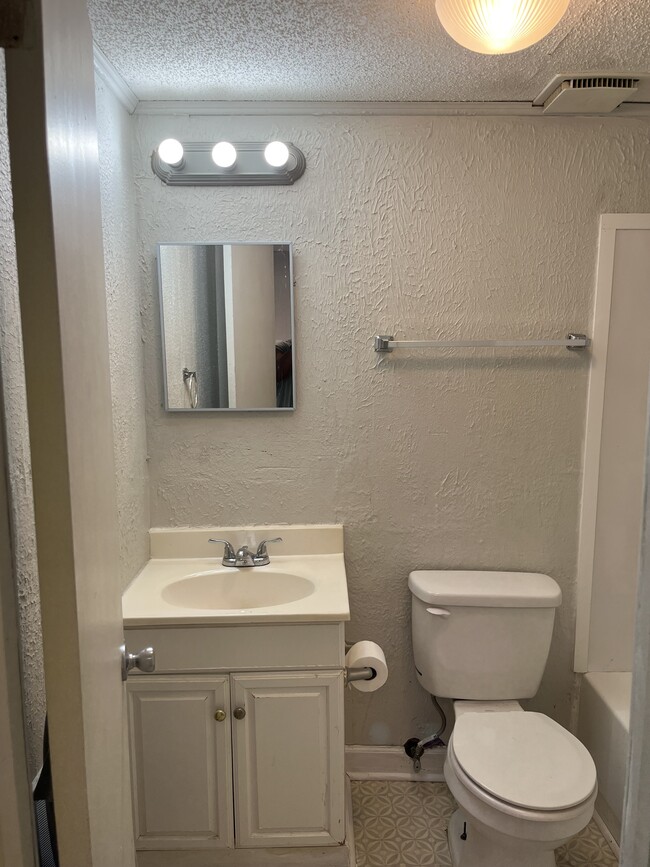 Bathroom - 2116 Crosley St House